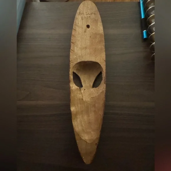 Small Wooden Mask - Picture 2 of 2